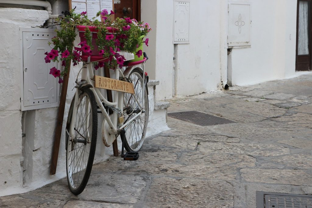 bicycle, restaurant, flowers-2740104.jpg